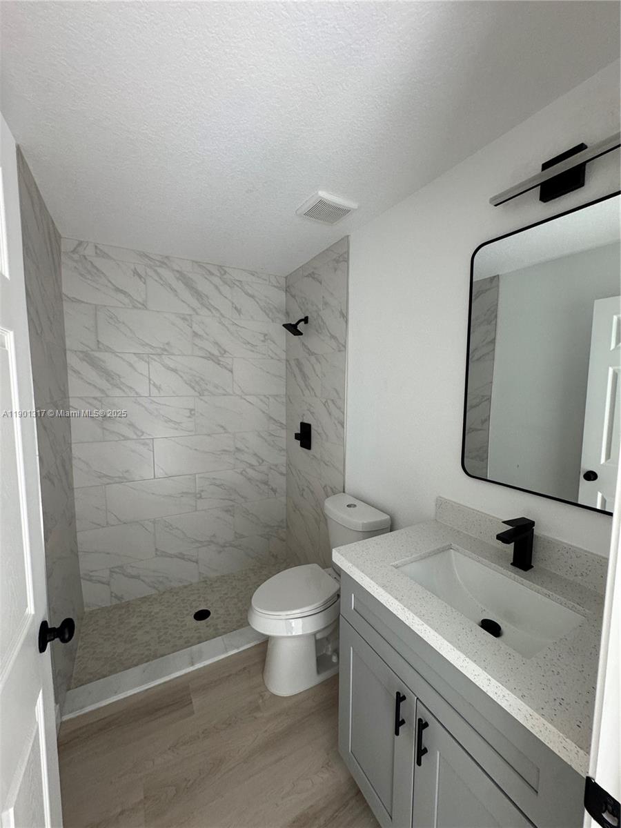 SILVER SPRINGS SHORES - Residential