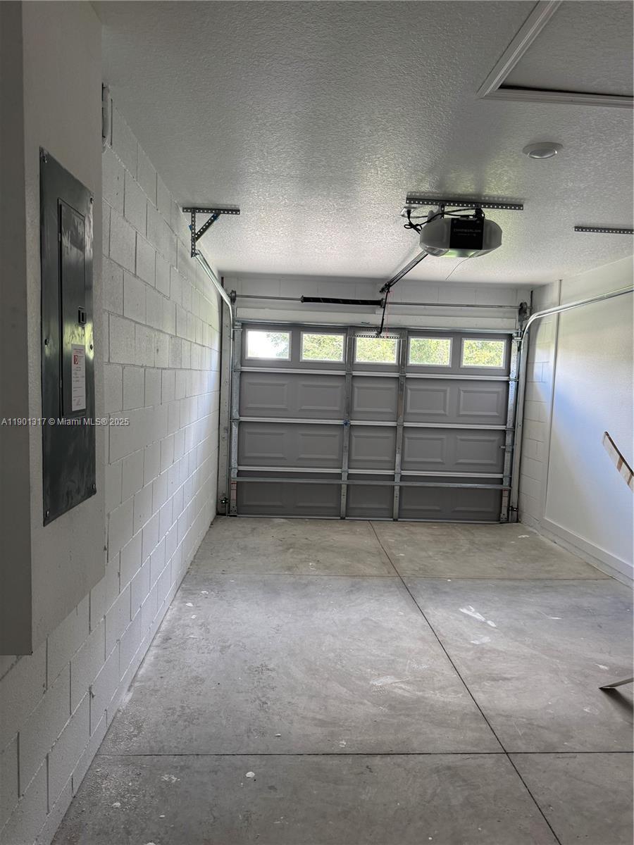 SILVER SPRINGS SHORES - Residential