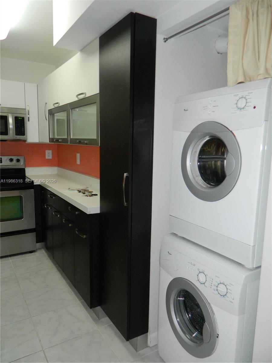 AZUL AT FONTAINEBLEAU CON - Residential Lease