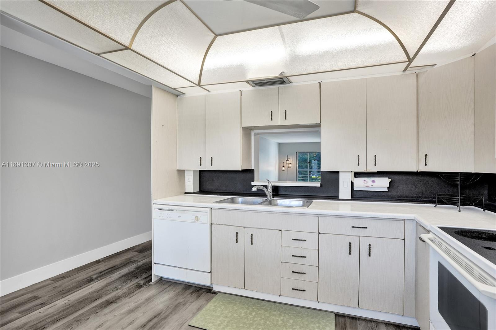 PORTOFINO VILLAGE 1-B CON - Residential