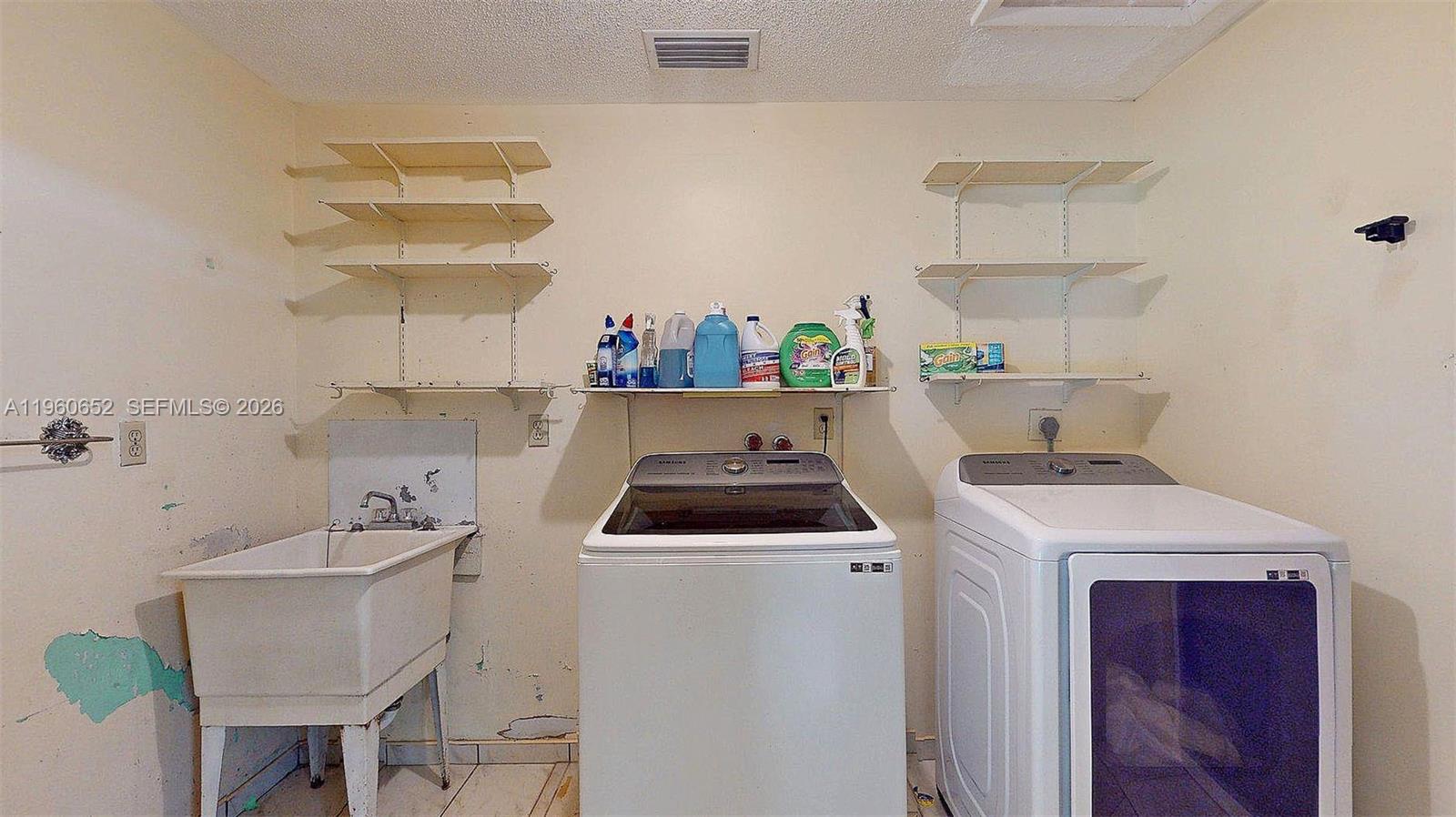 UNNICOPORATE - Residential