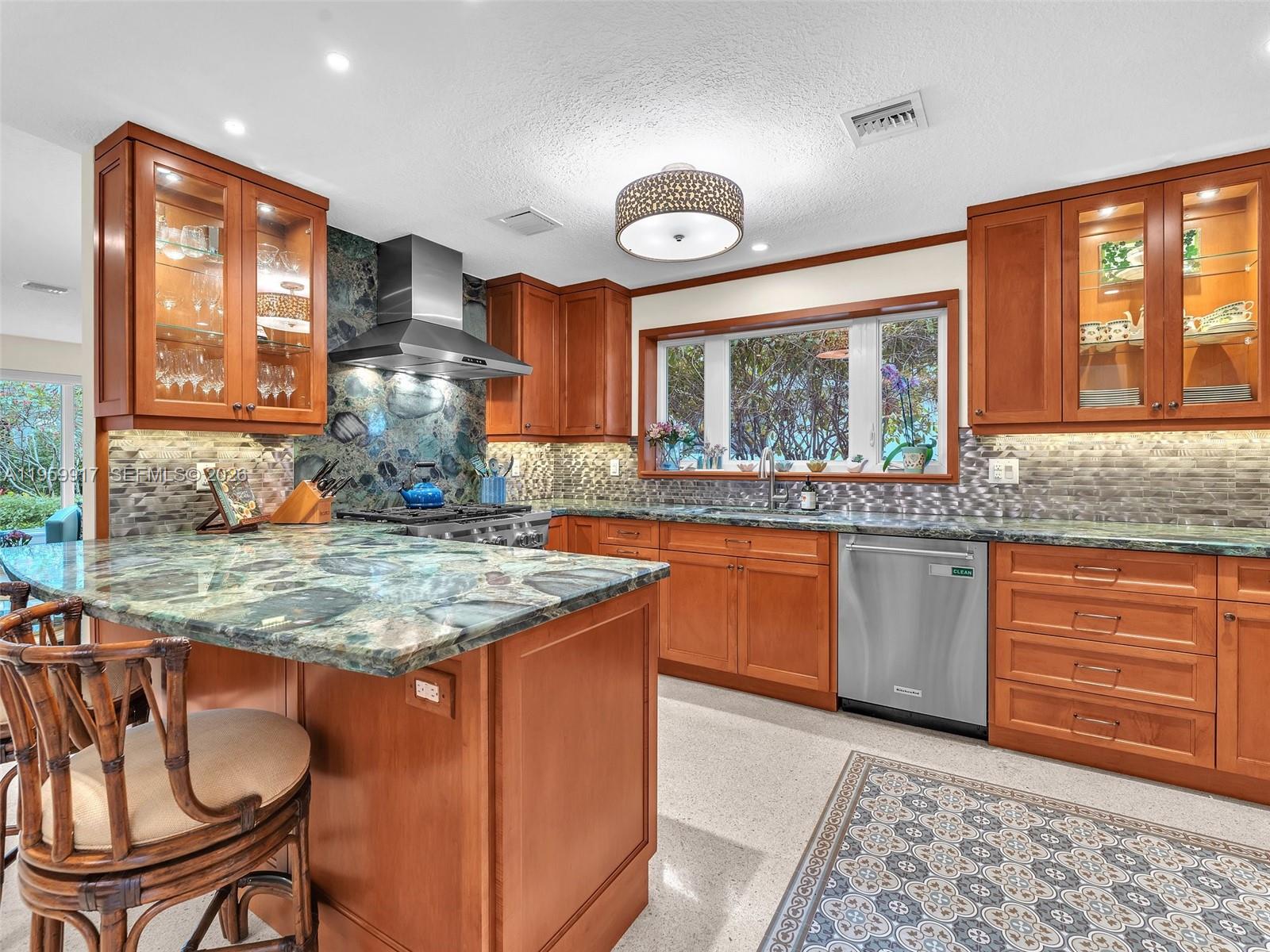 HOLLYWOOD LAKES SECTION - Residential