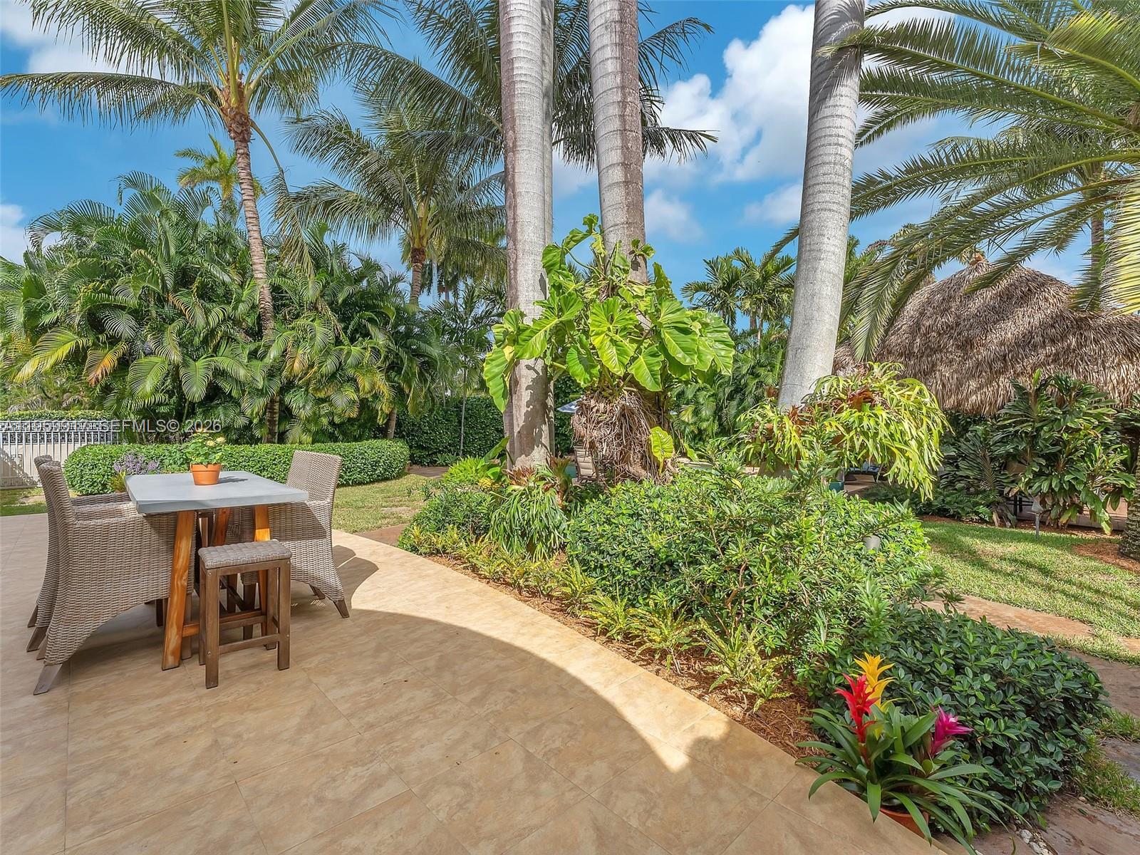 HOLLYWOOD LAKES SECTION - Residential