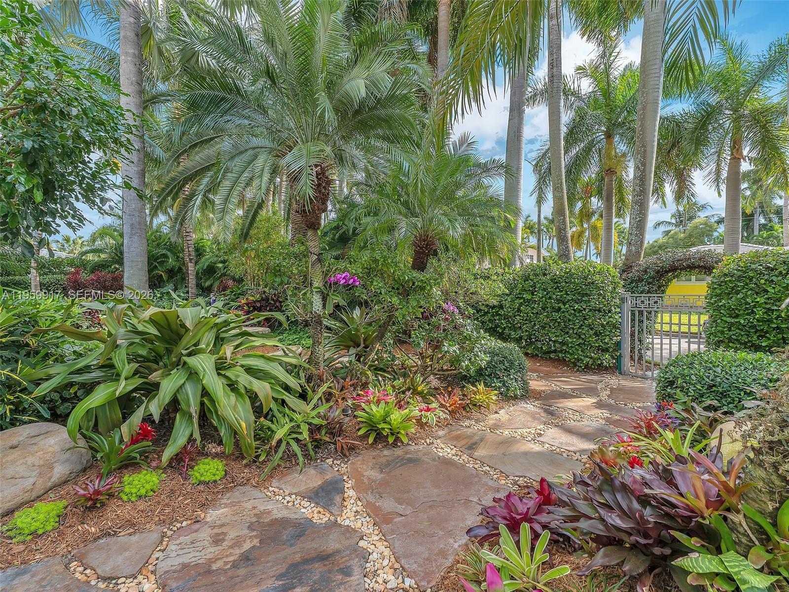 HOLLYWOOD LAKES SECTION - Residential