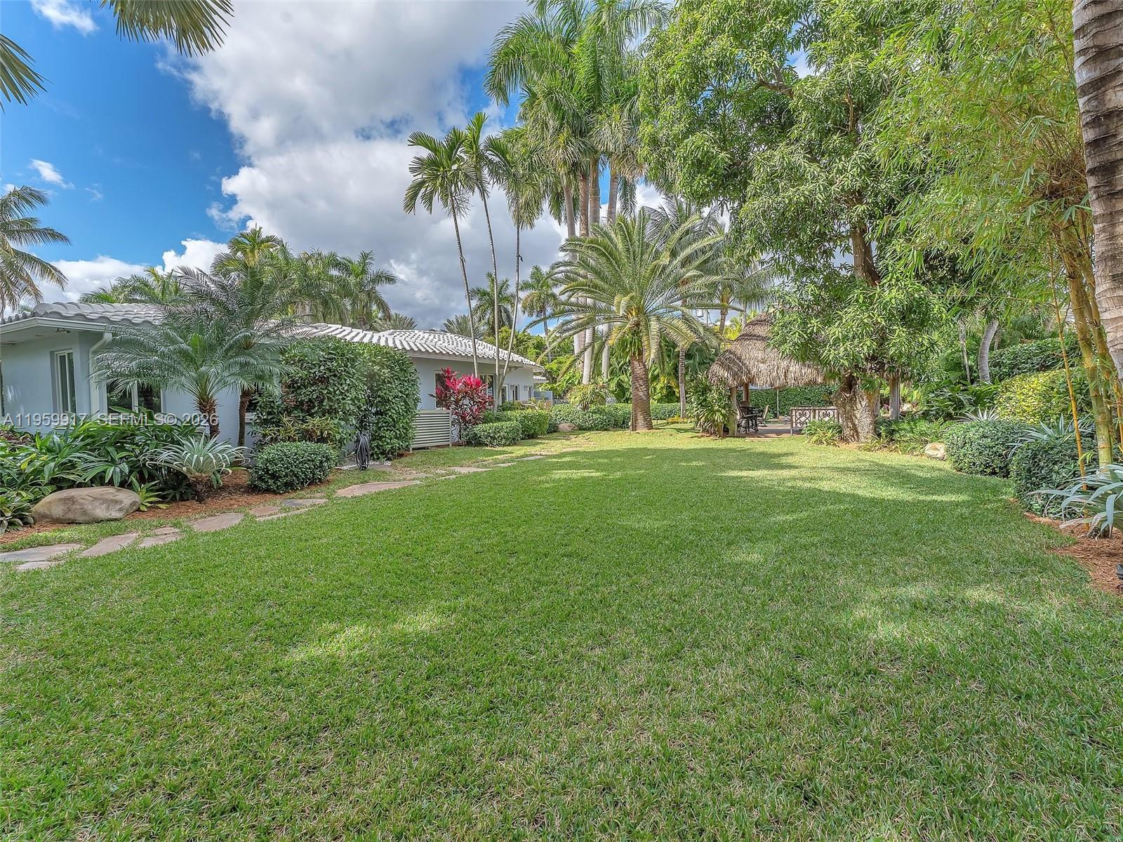 HOLLYWOOD LAKES SECTION - Residential