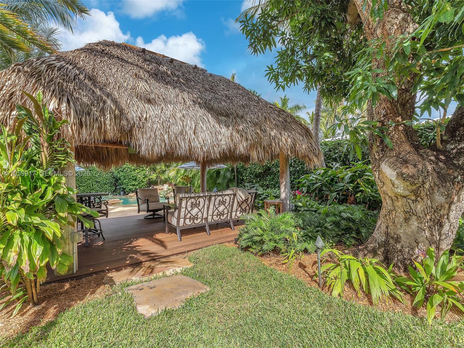 HOLLYWOOD LAKES SECTION - Residential