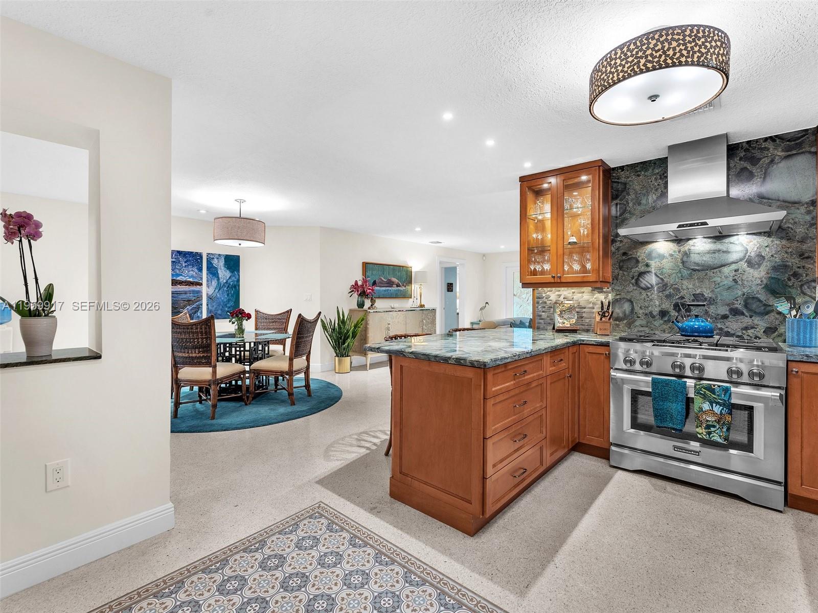 HOLLYWOOD LAKES SECTION - Residential