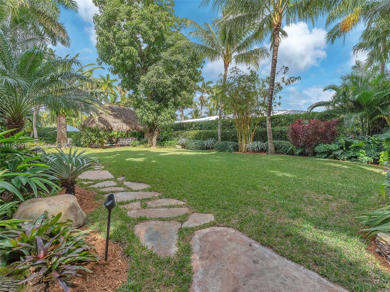 HOLLYWOOD LAKES SECTION - Residential