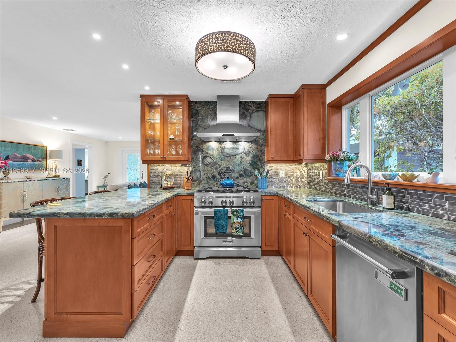 HOLLYWOOD LAKES SECTION - Residential