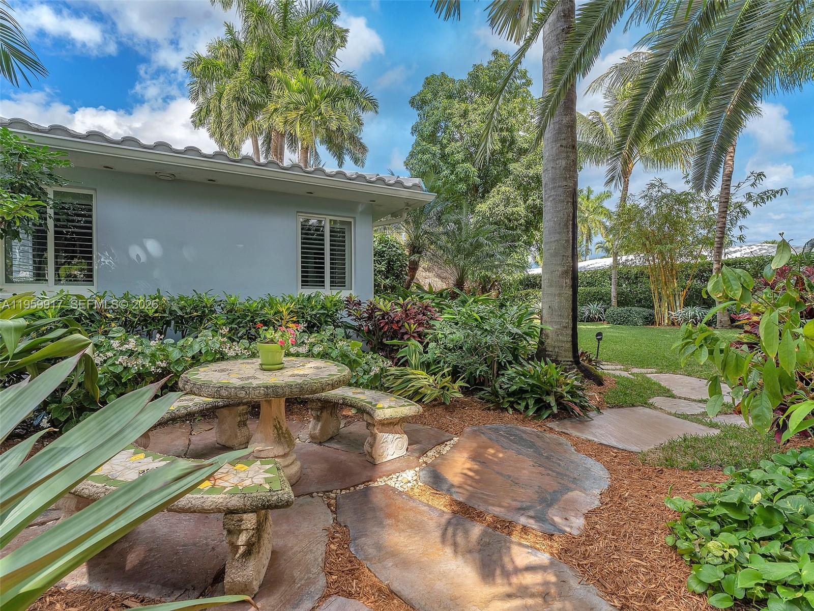 HOLLYWOOD LAKES SECTION - Residential