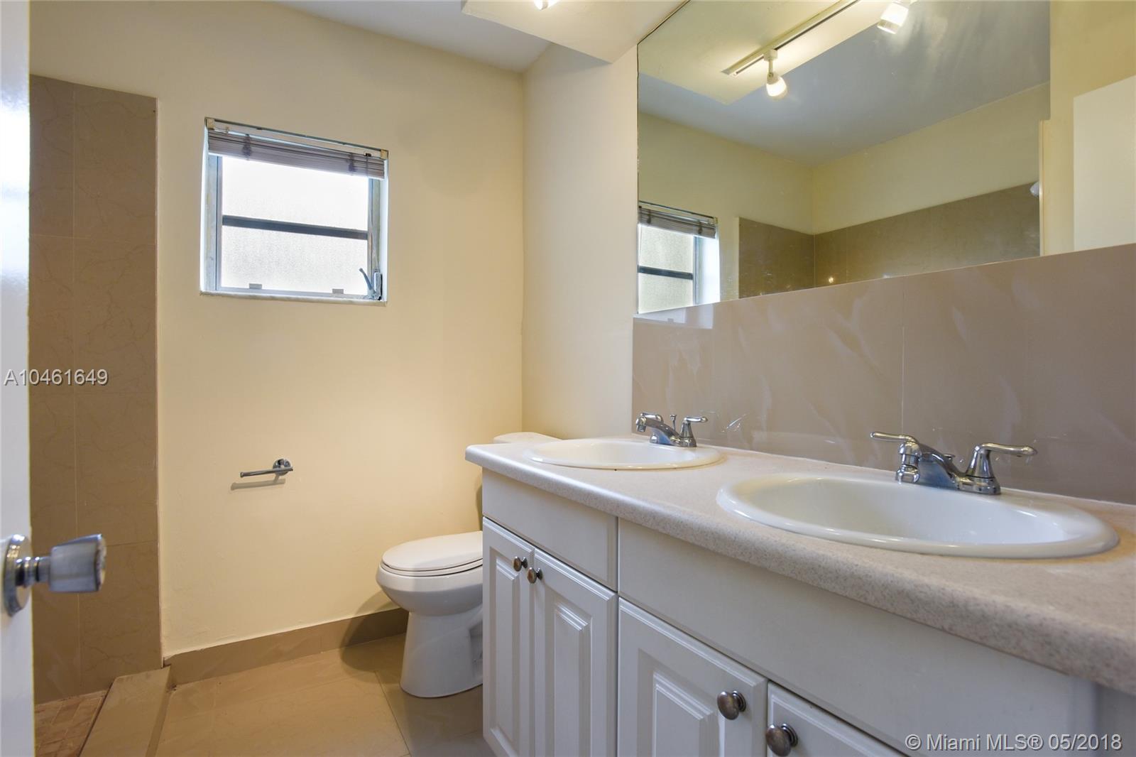 LAUDERDALE LAKES EAST GAT - Residential