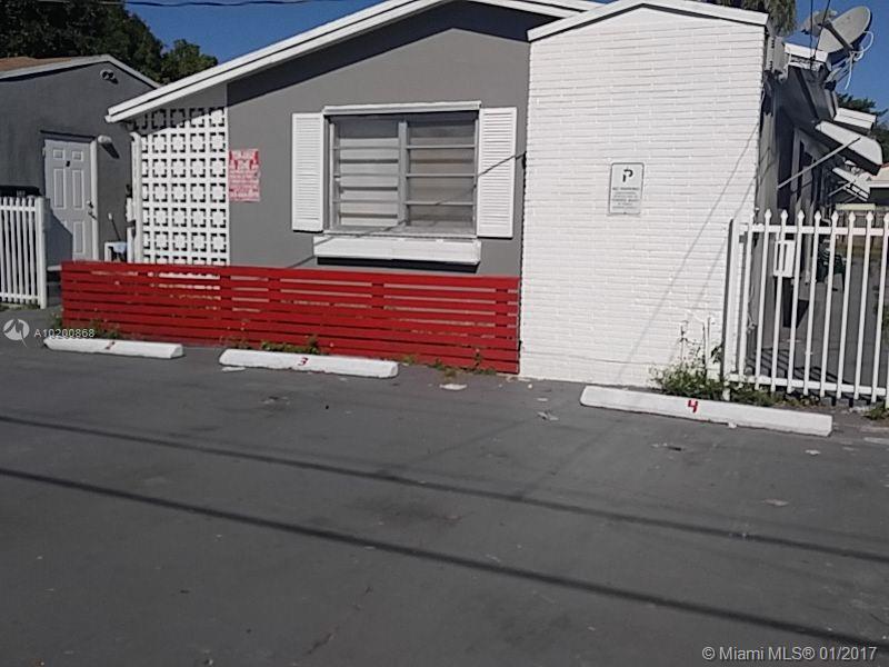 SPECIAL 1/2 OFF NEXT MONTH'S RENT!!! FULLY REMODELED HOME. NO HOA. FAST APPROVAL AND MOVE IN WITH FIRST MONTH AND ONE-MONTH DEPOSIT, subject to approval. Easy to show!