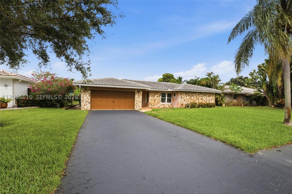 Photo of 821 Ramblewood Dr #821, Coral Springs, FL 33071 (MLS # A12064610)