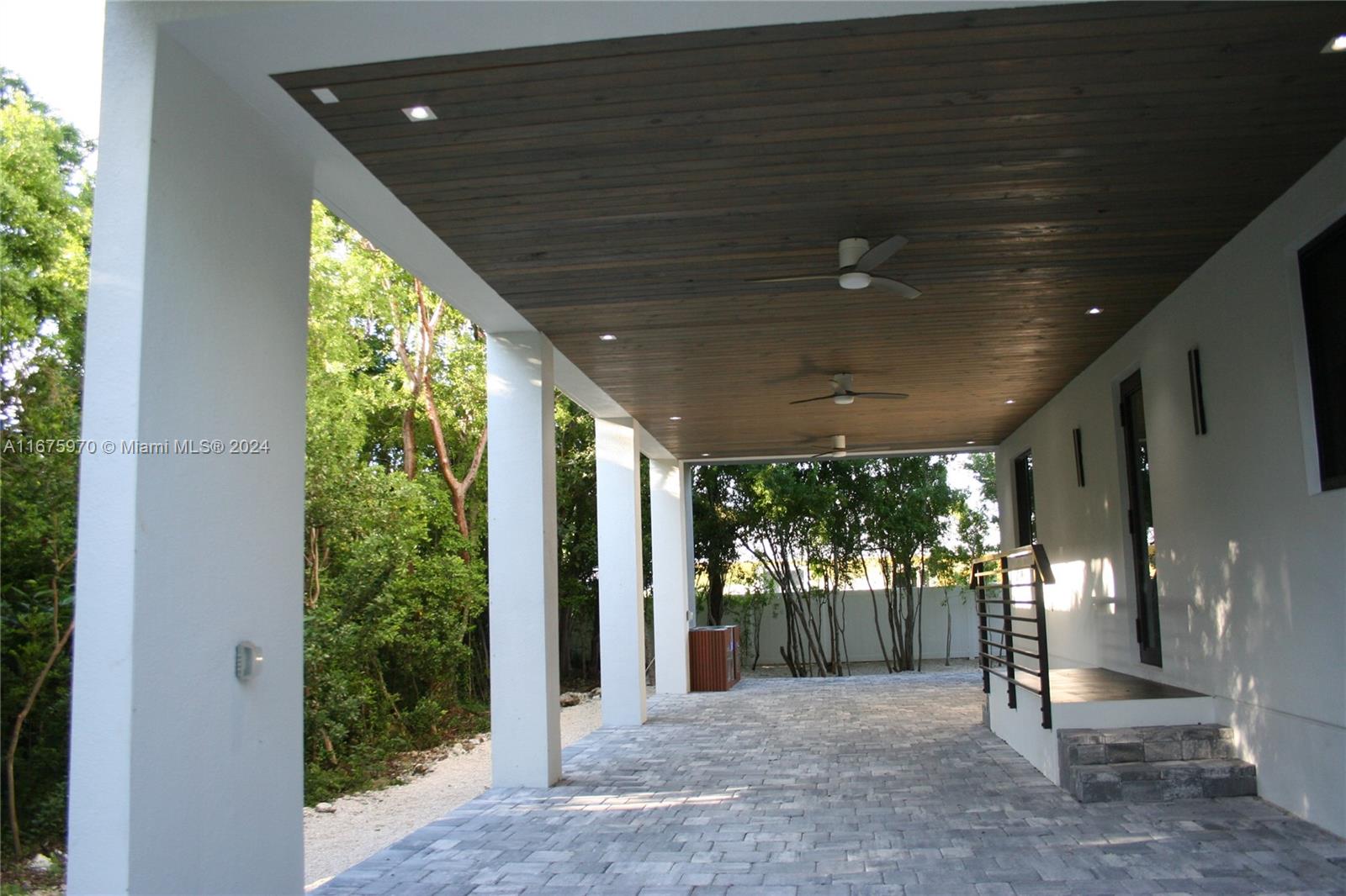 KEY LARGO BEACH - Residential