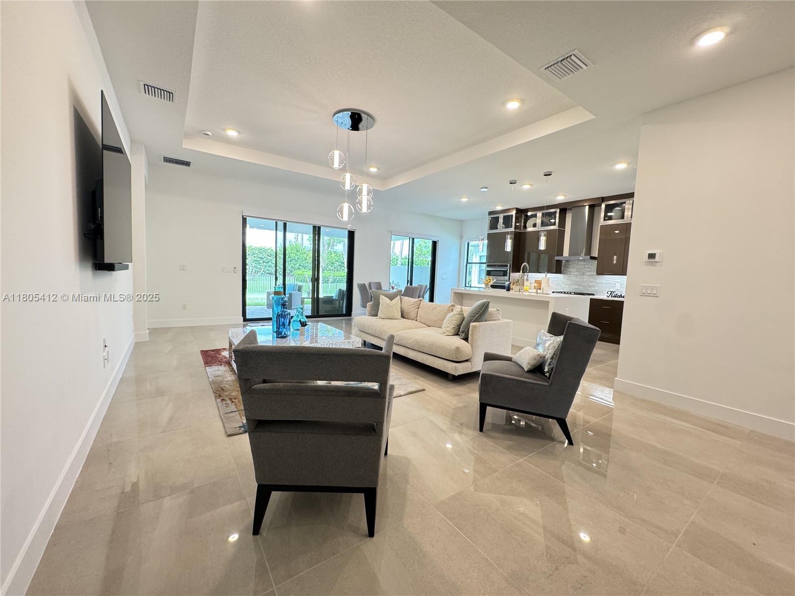 CRESSWIND PALM BEACH - Residential