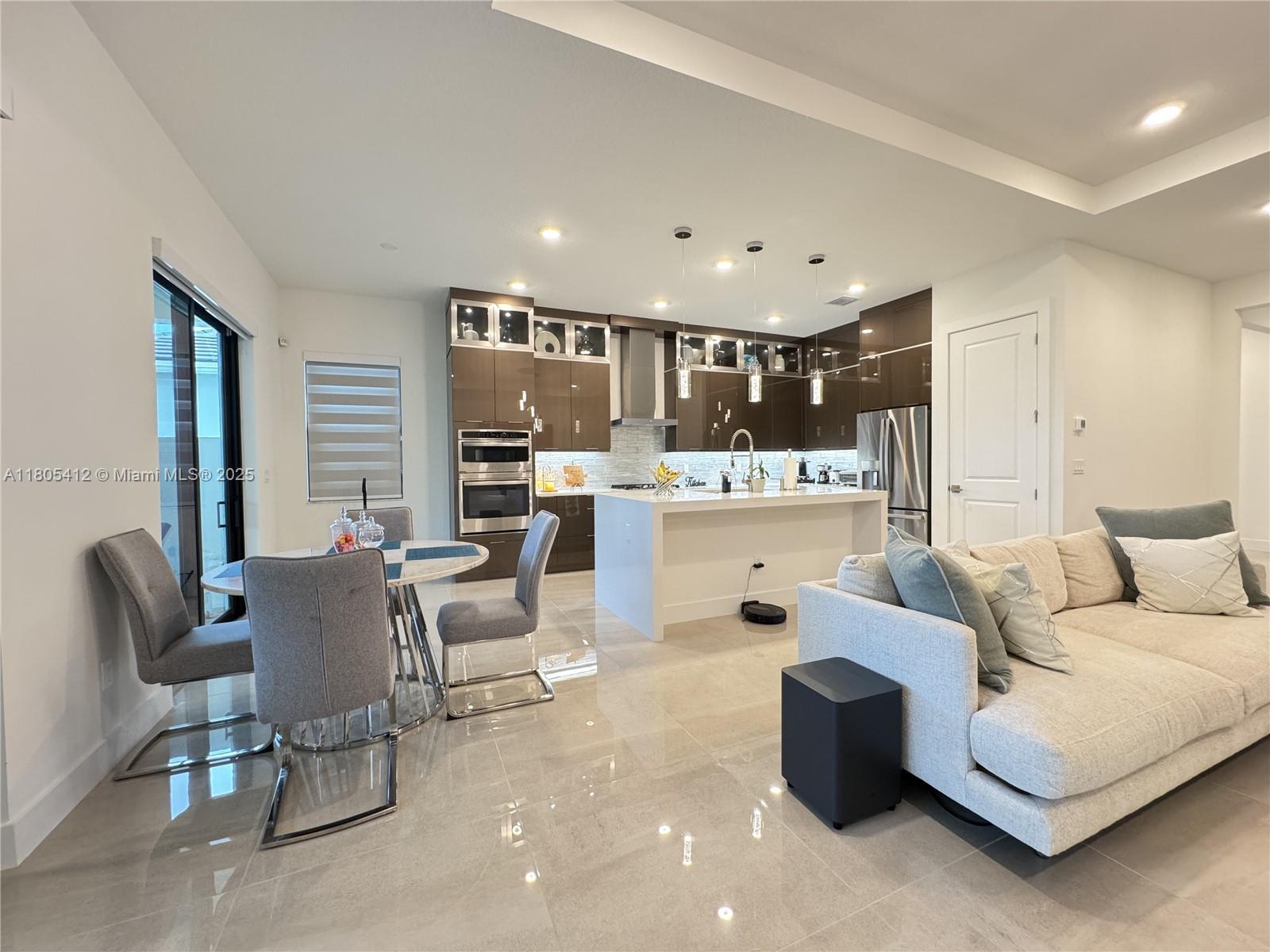 CRESSWIND PALM BEACH - Residential