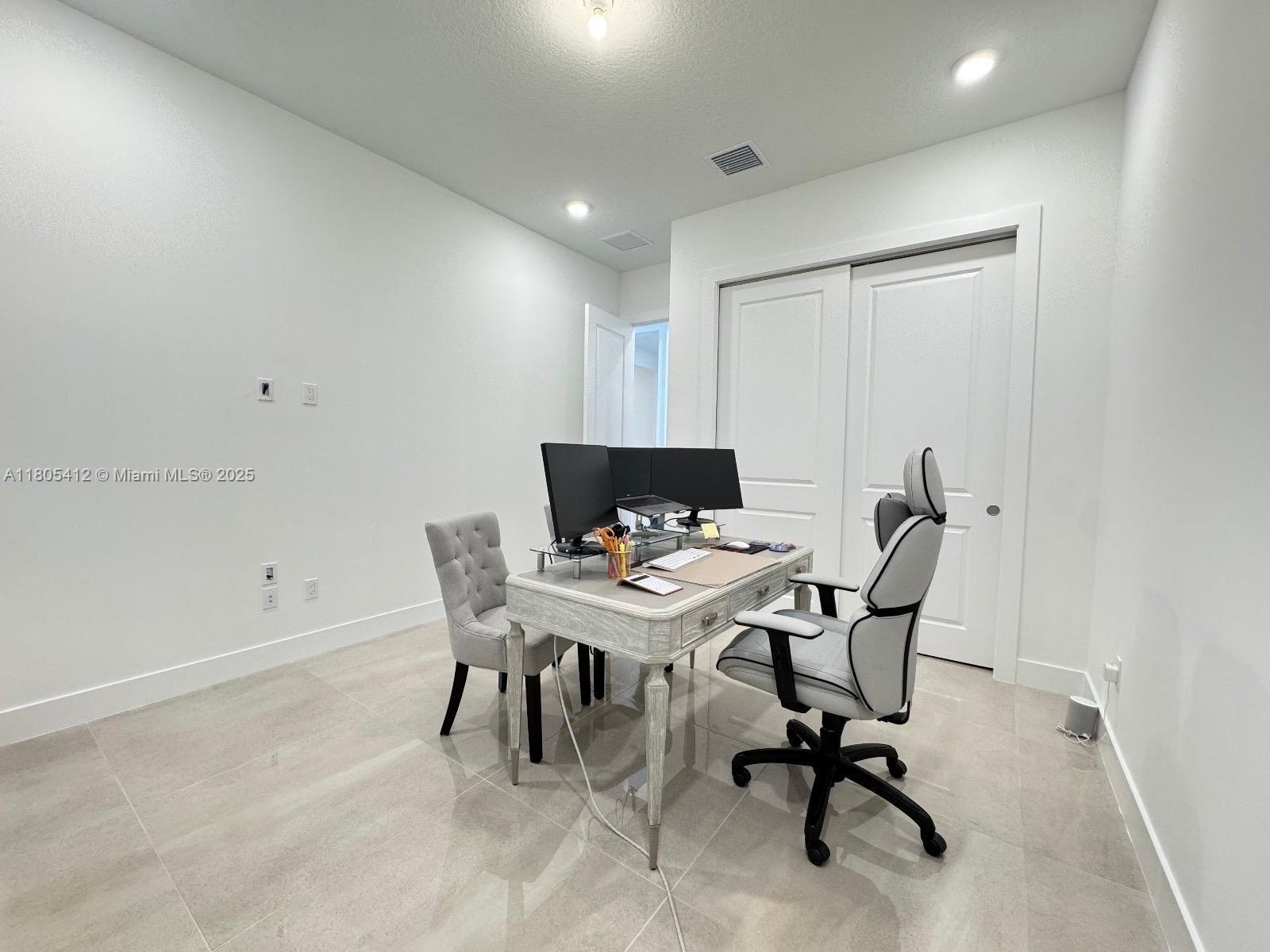 CRESSWIND PALM BEACH - Residential