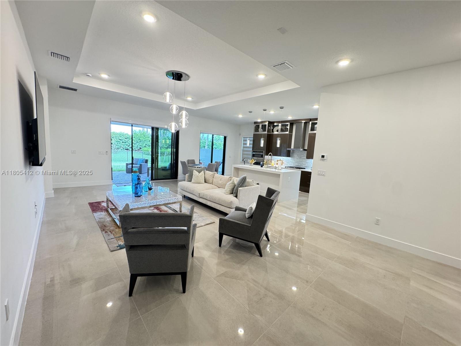 CRESSWIND PALM BEACH - Residential