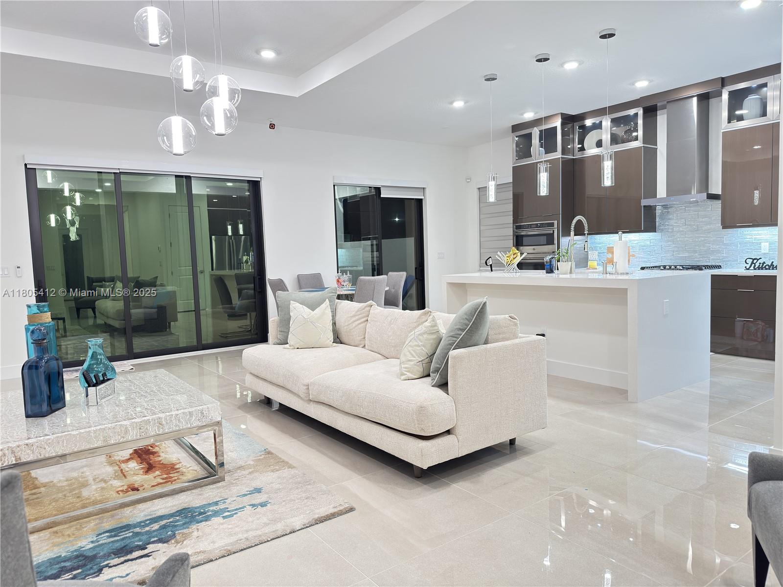 CRESSWIND PALM BEACH - Residential