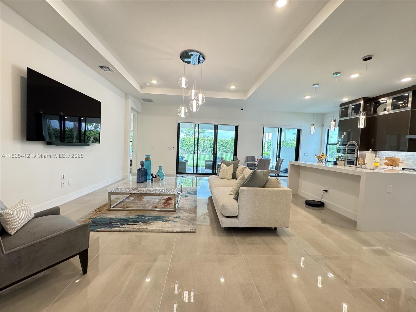 CRESSWIND PALM BEACH - Residential