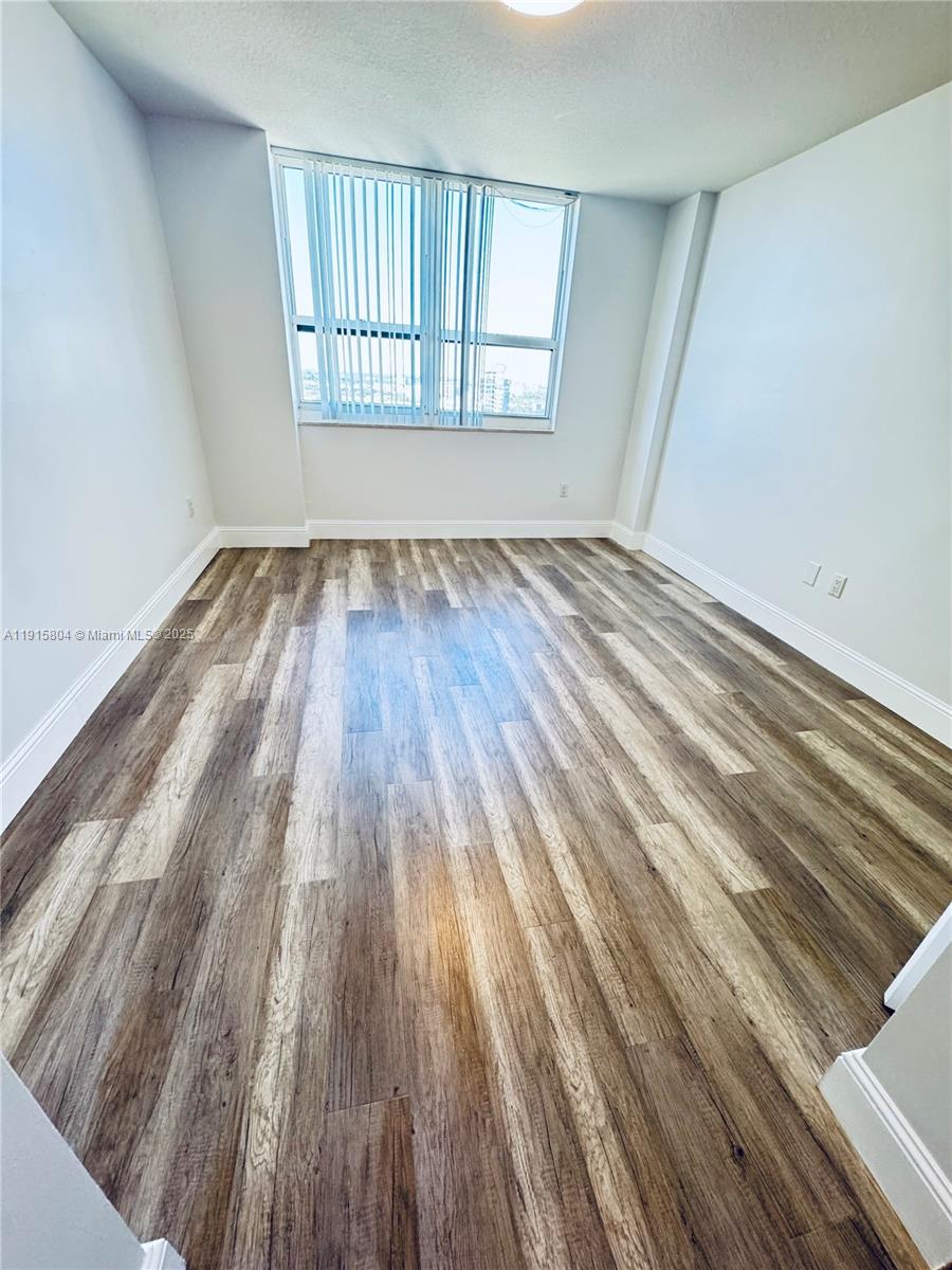 TURNBERRY ON THE GREEN CO - Residential