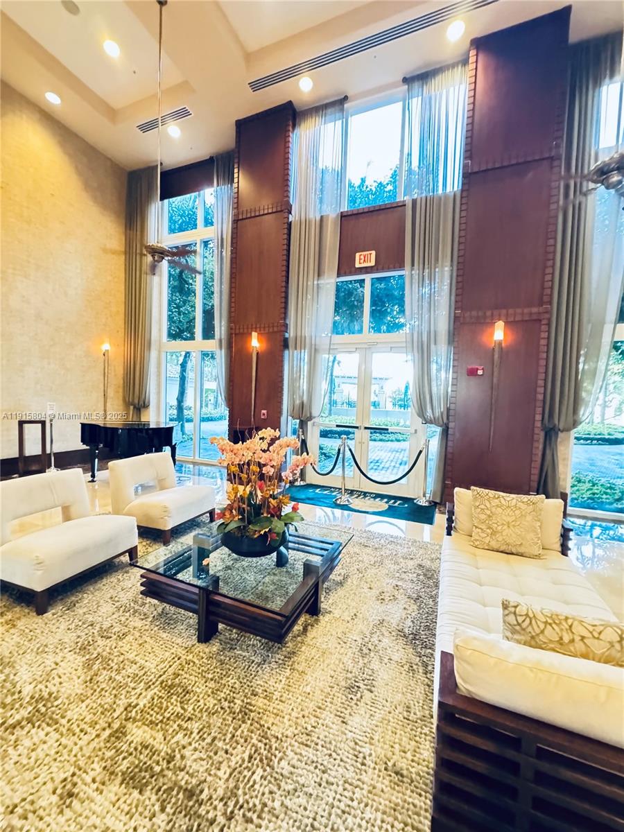 TURNBERRY ON THE GREEN CO - Residential