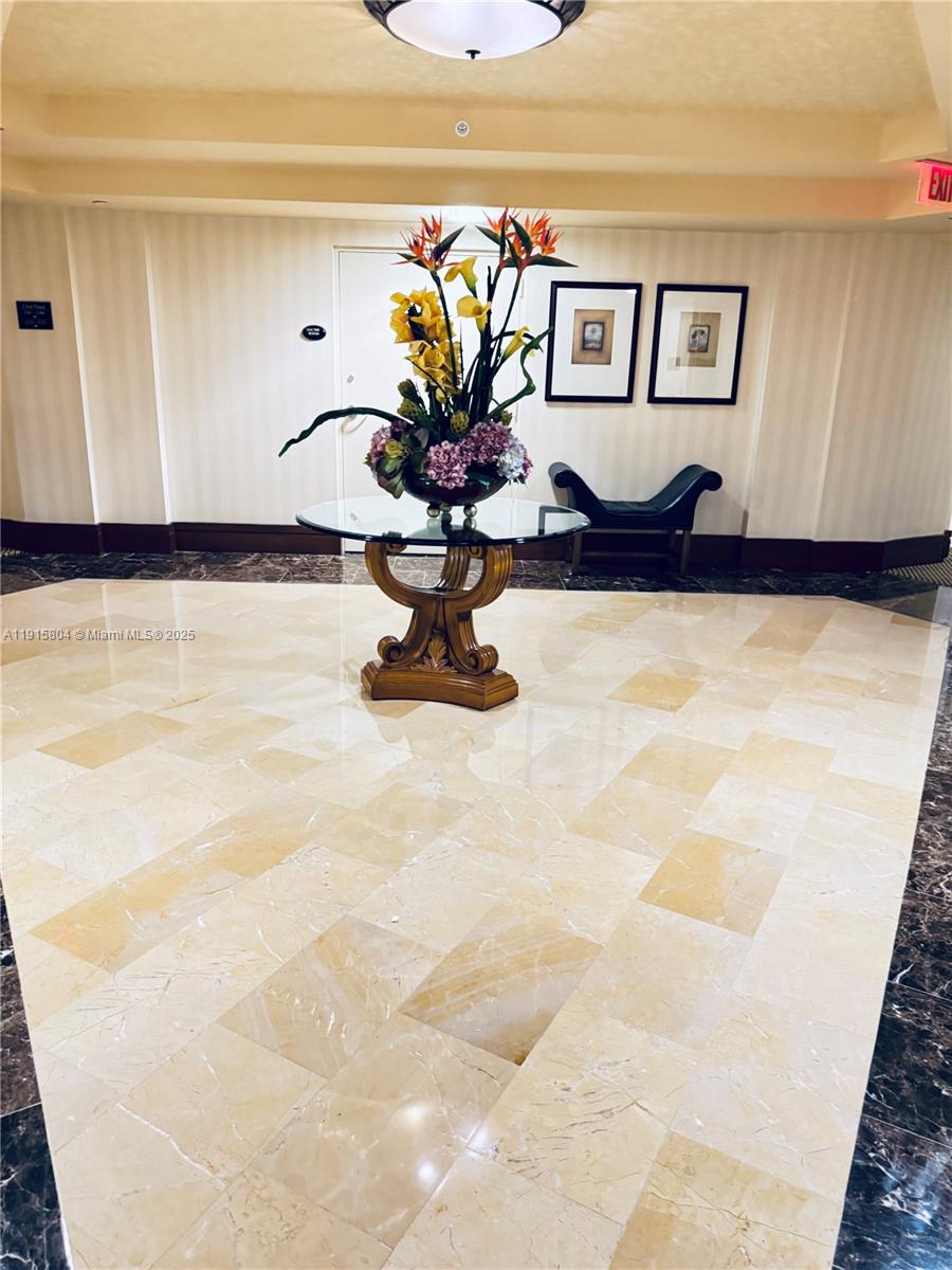 TURNBERRY ON THE GREEN CO - Residential