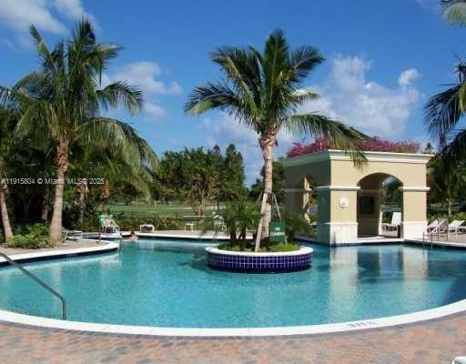 TURNBERRY ON THE GREEN CO - Residential