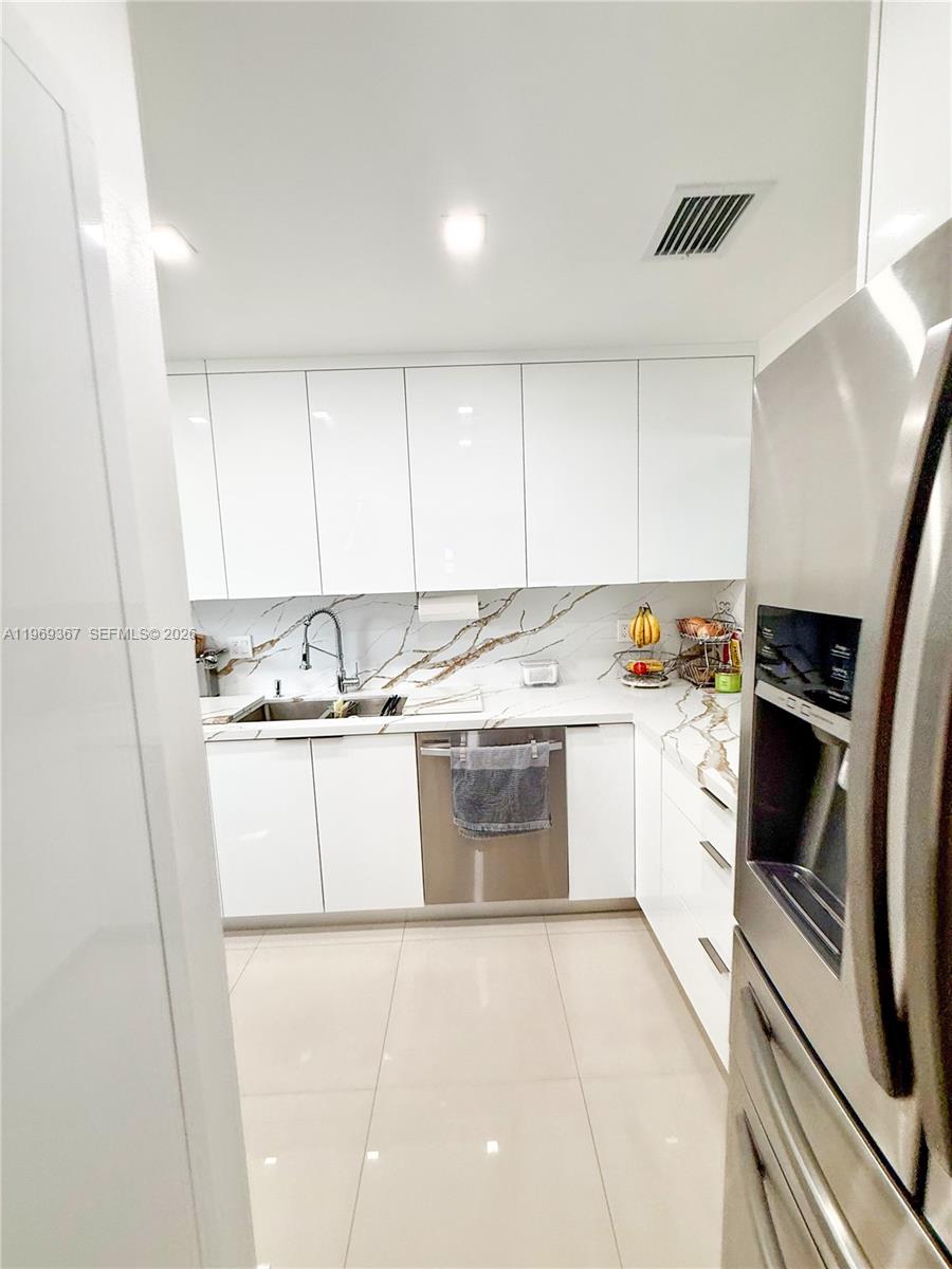 KENDALL WALK - Residential Lease