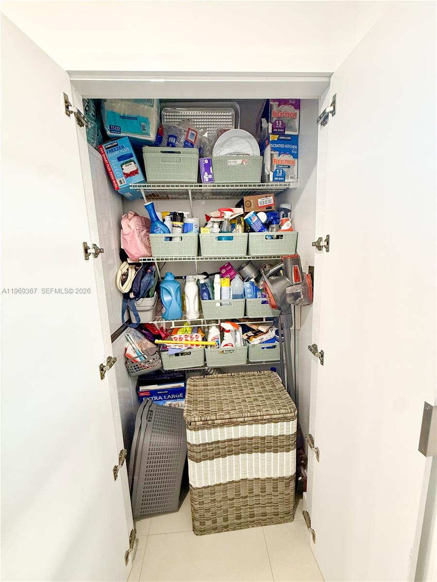 KENDALL WALK - Residential Lease