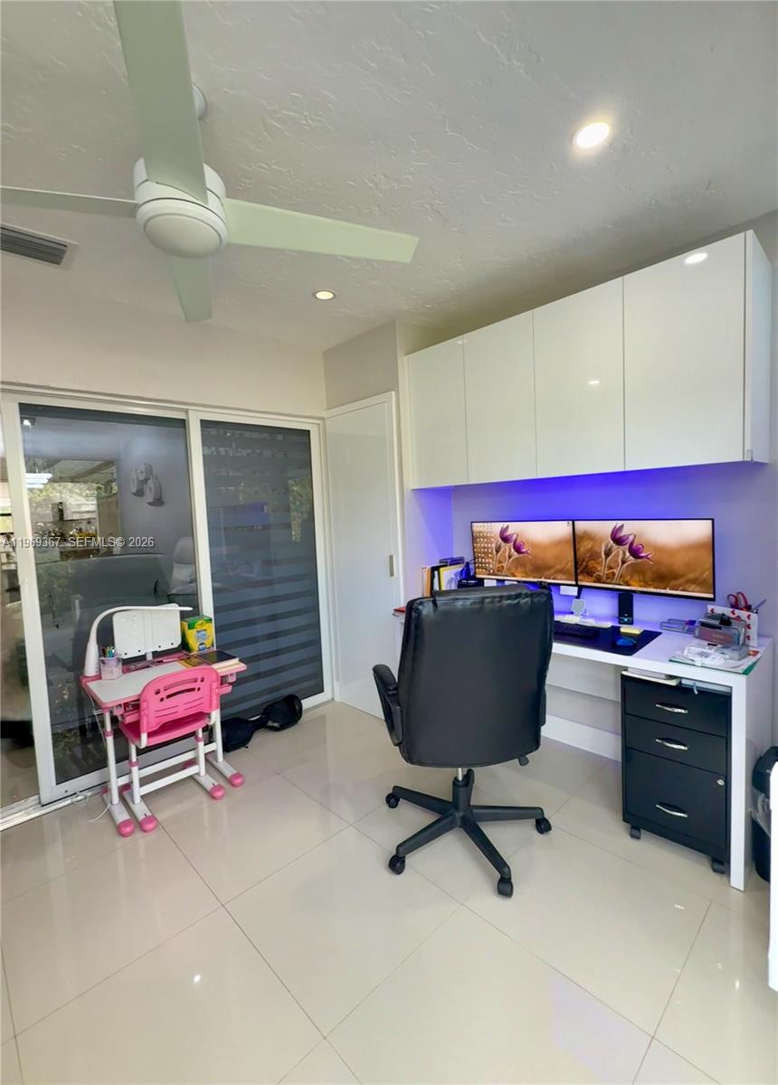 KENDALL WALK - Residential Lease