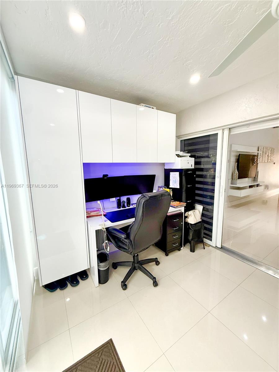 KENDALL WALK - Residential Lease