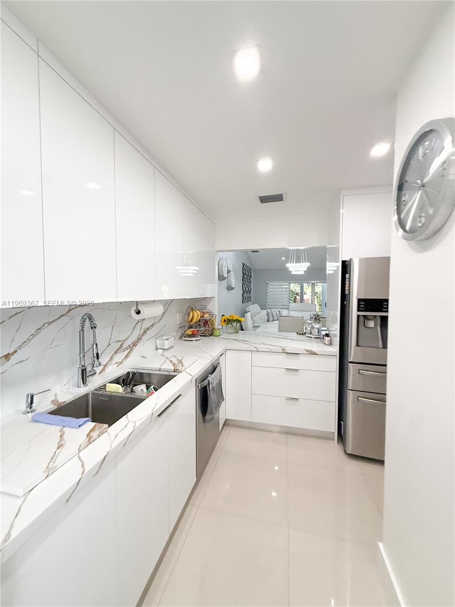 KENDALL WALK - Residential Lease