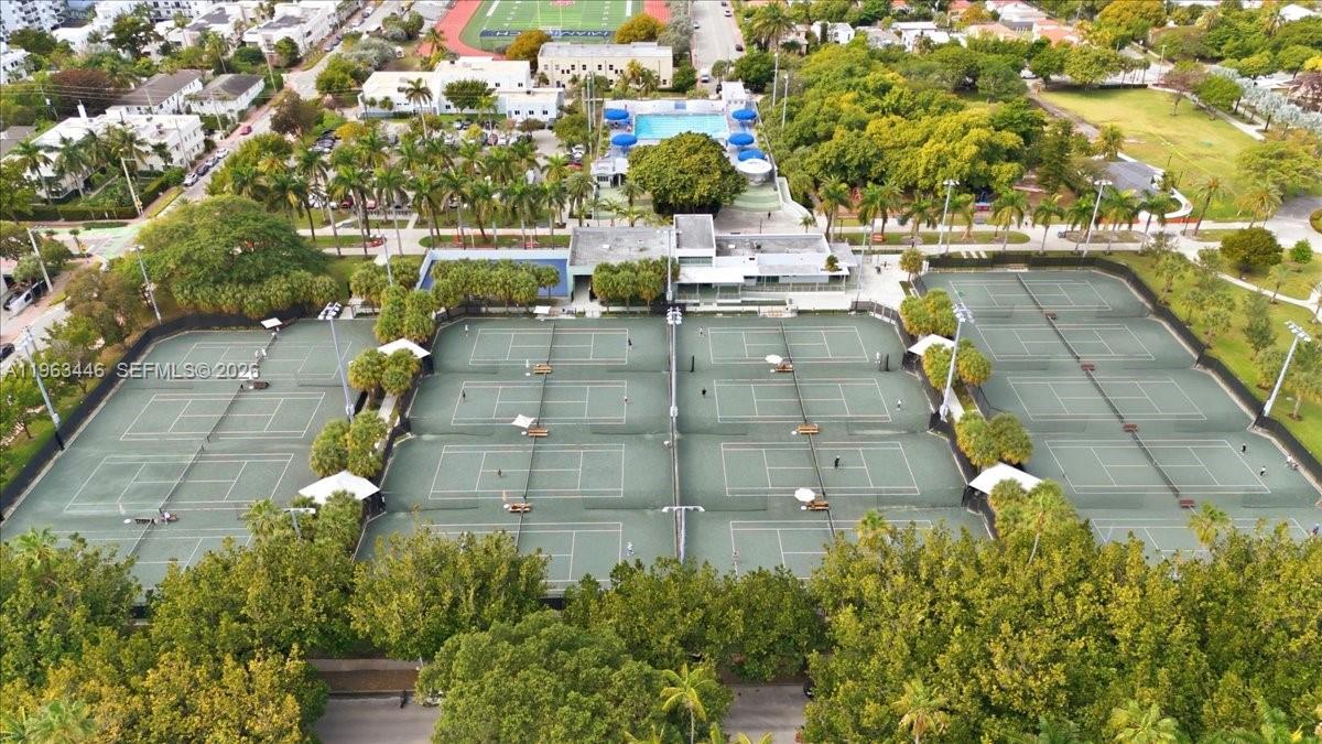 PARK CORNER CONDO - Residential