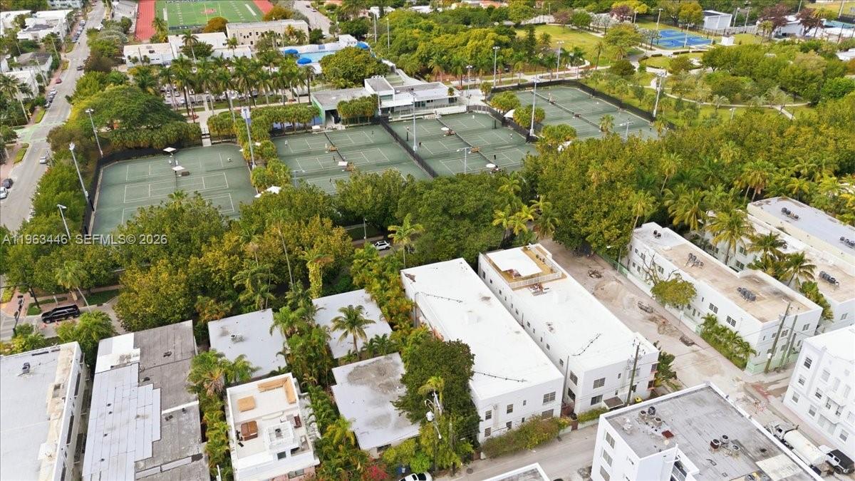 PARK CORNER CONDO - Residential