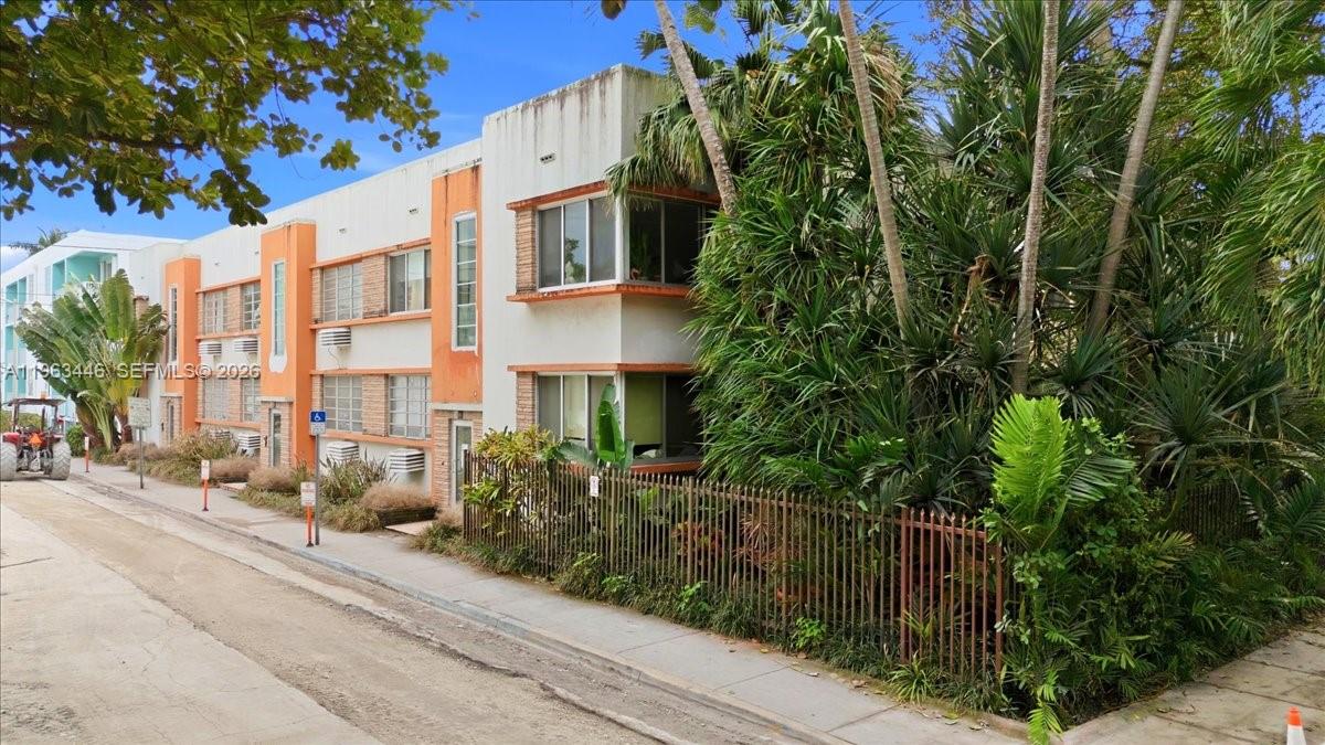 PARK CORNER CONDO - Residential