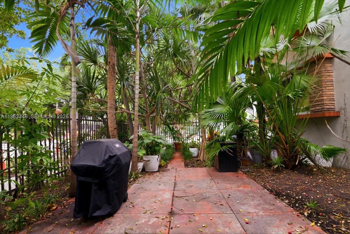 PARK CORNER CONDO - Residential