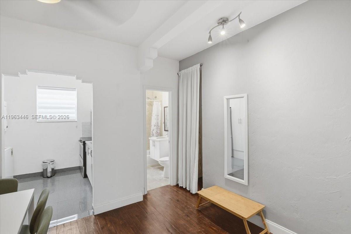 PARK CORNER CONDO - Residential