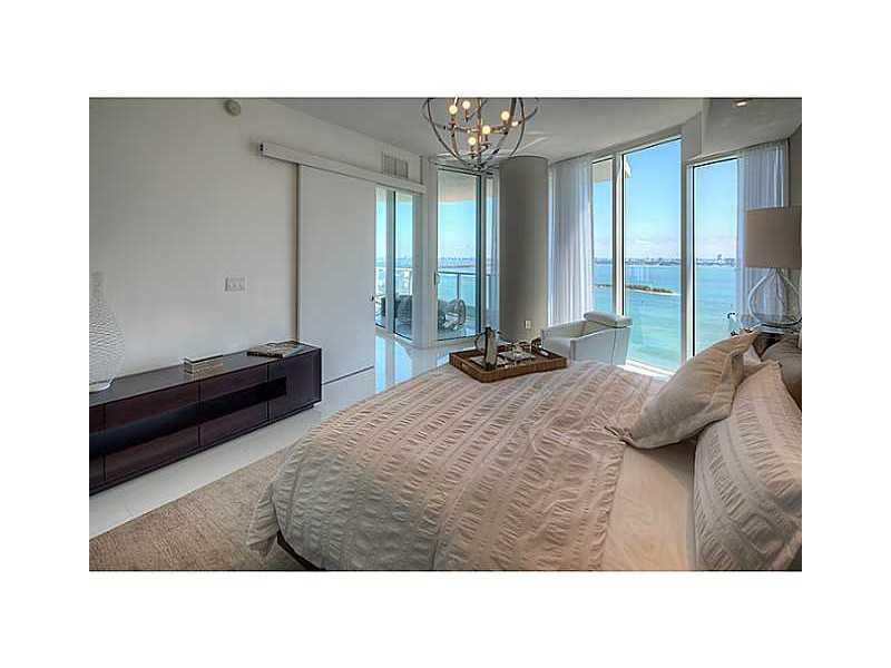 PARAMOUNT BAY - Residential Lease
