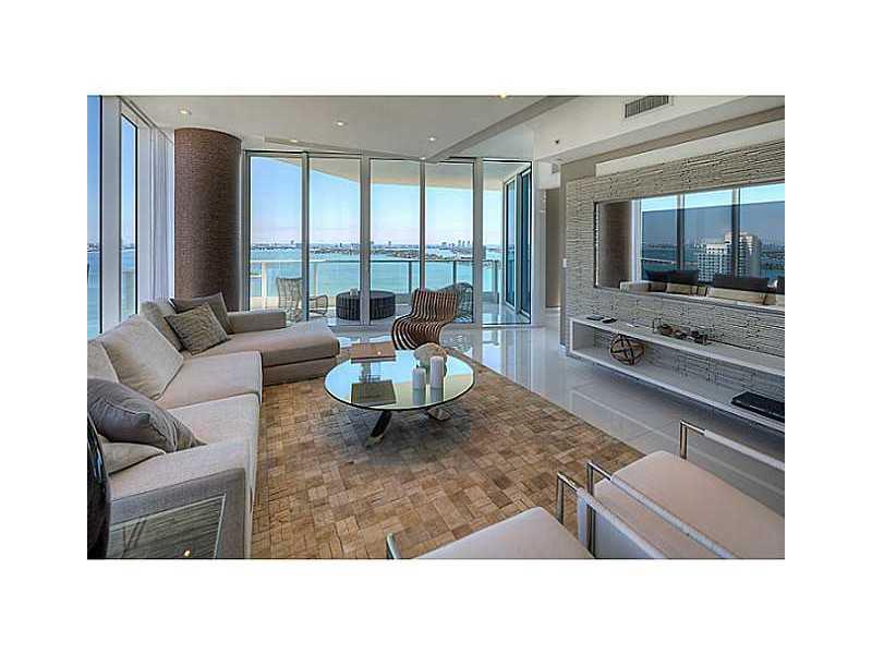 PARAMOUNT BAY - Residential Lease