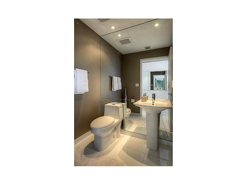 PARAMOUNT BAY - Residential Lease