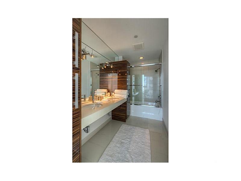 PARAMOUNT BAY - Residential Lease