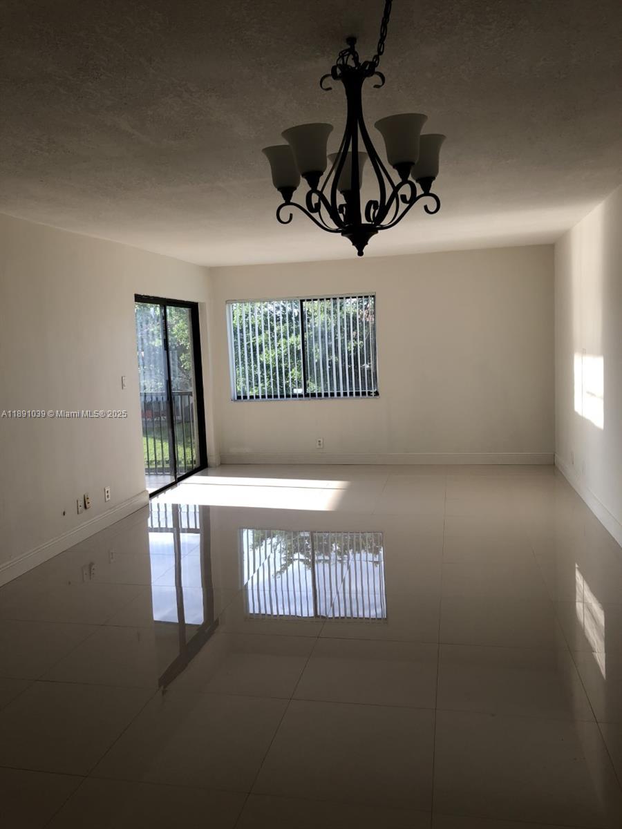 RACQUET CLUB VILLAGE APAR - Residential Lease