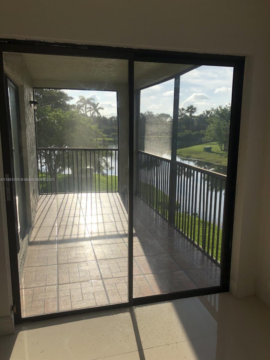 RACQUET CLUB VILLAGE APAR - Residential Lease