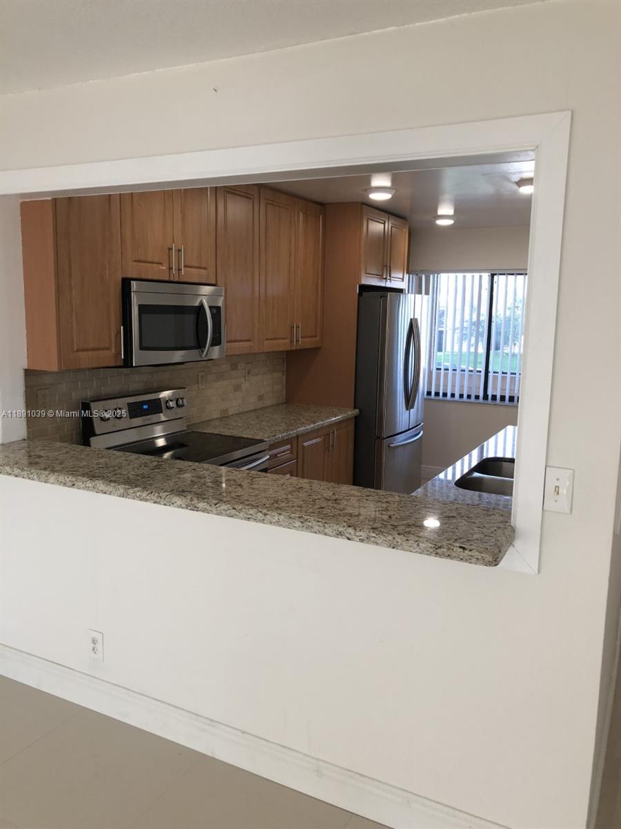 RACQUET CLUB VILLAGE APAR - Residential Lease