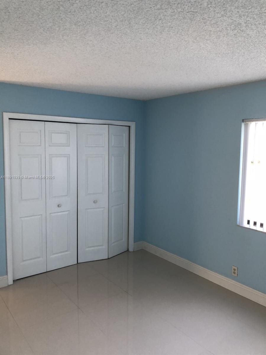 RACQUET CLUB VILLAGE APAR - Residential Lease