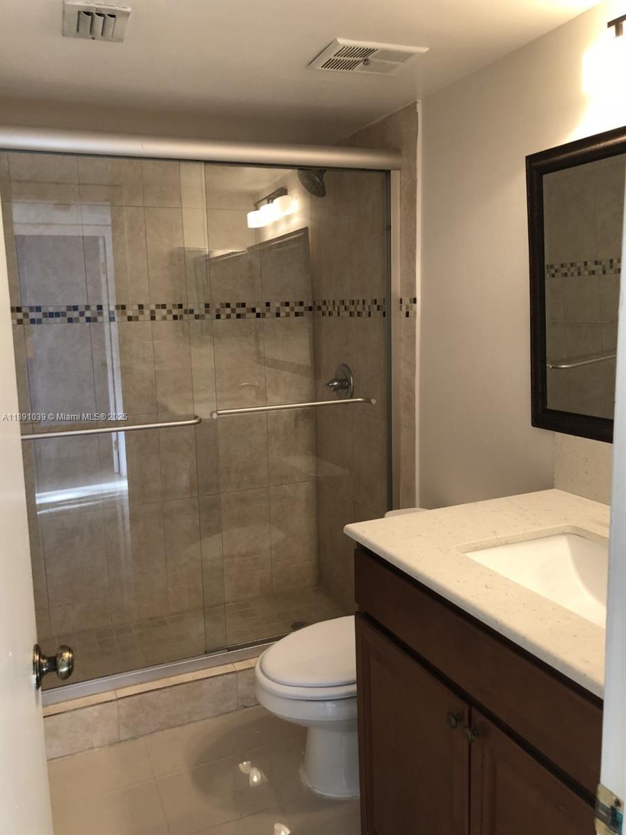 RACQUET CLUB VILLAGE APAR - Residential Lease