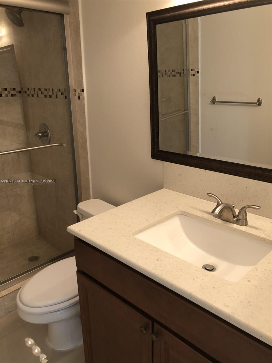 RACQUET CLUB VILLAGE APAR - Residential Lease