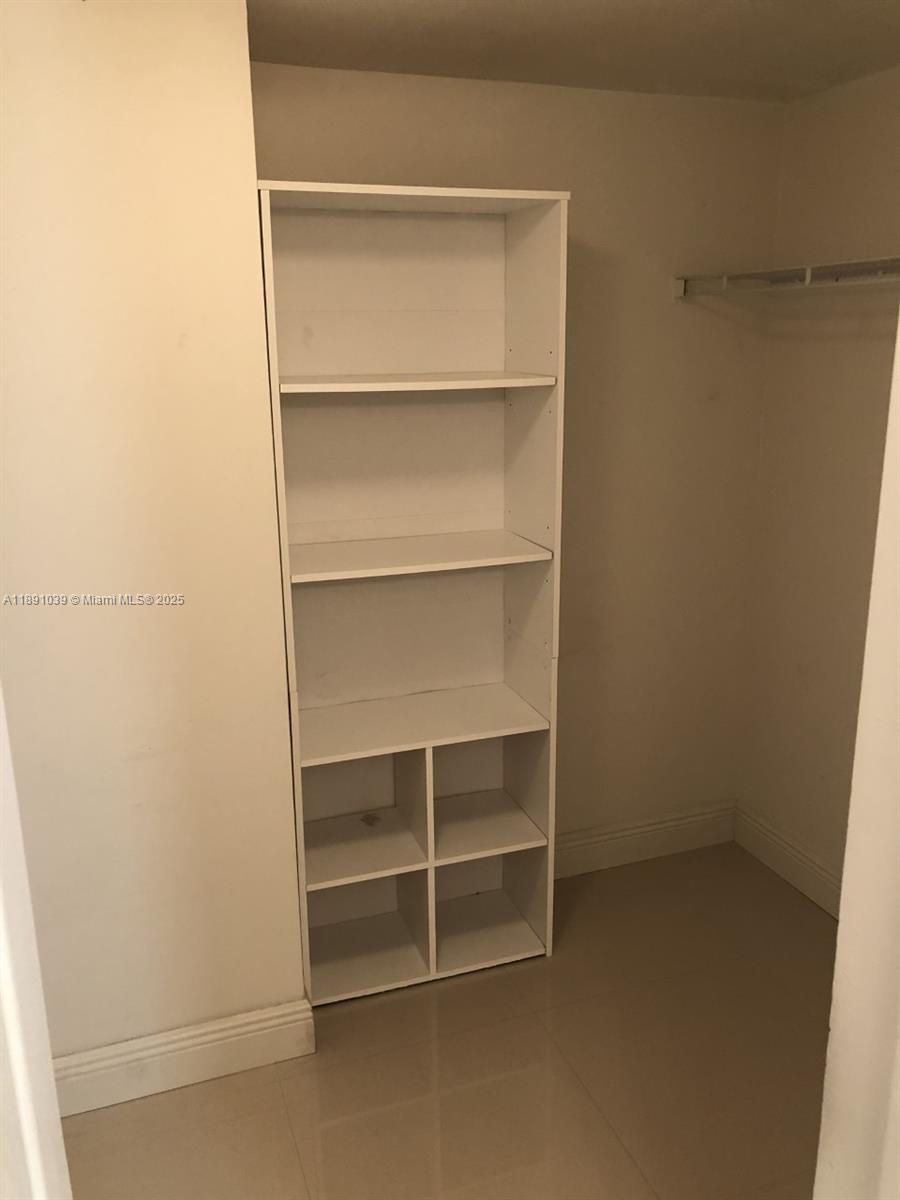 RACQUET CLUB VILLAGE APAR - Residential Lease