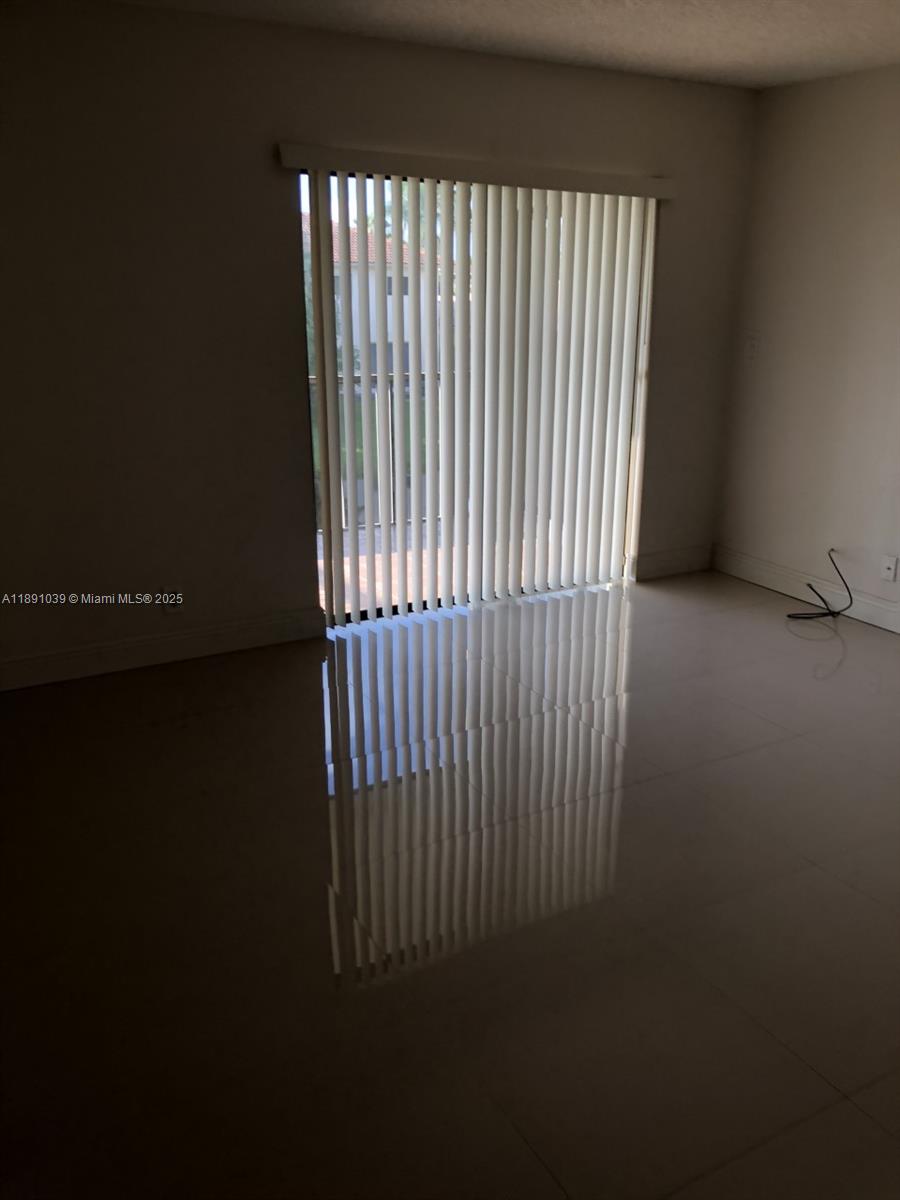 RACQUET CLUB VILLAGE APAR - Residential Lease